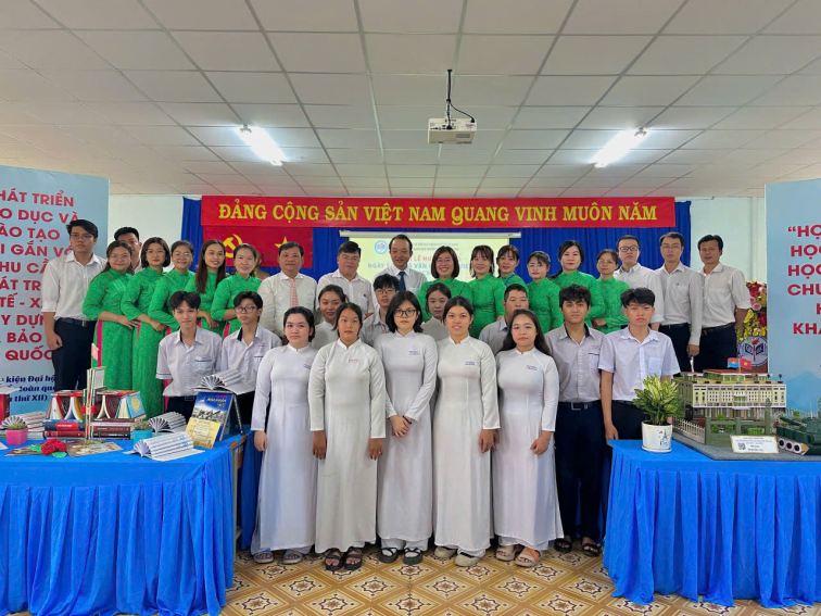TUYÊN TRUYỀN KỶ NIỆM 50 NĂM GIẢI PHÓNG MIỀN NAM THỐNG NHẤT ĐẤT NƯỚC (30/4/1975 – 30/4/2025) VÀ TUẦN LỄ HƯỞNG ỨNG NGÀY SÁCH VÀ VĂN HÓA ĐỌC VIỆT NAM NĂM HỌC 2024 – 2025